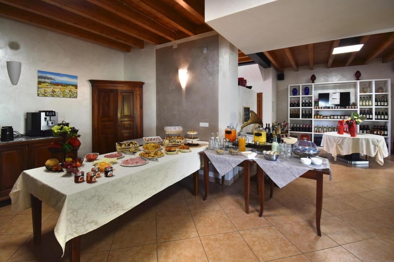 Agriturismo B&B Corte Tonolli Валеджо-суль-Минчо Экстерьер фото